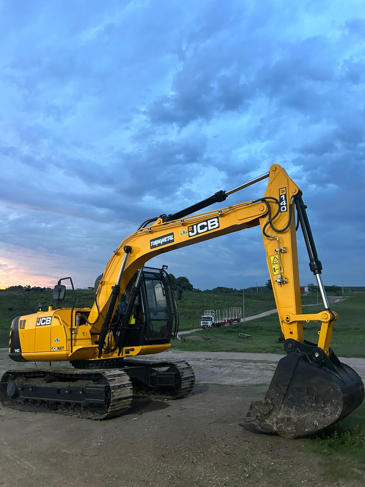 Excavadora JCB para servicios forestales
